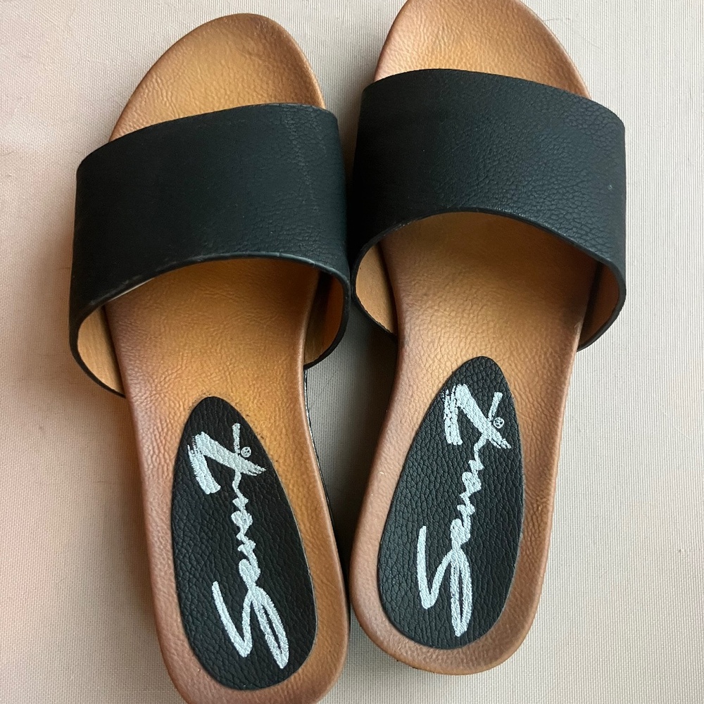 Seven 7 slip on sandals Womens size 6 black lightly used